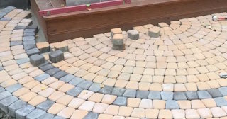 Укладка плитки на крыльцо в Каспийске по цене от 814 руб. за м² | ТротуарнаяПлитка