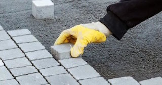 Укладка тротуарной плитки 50 на 50 в Каспийске в октябре