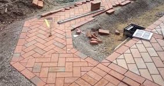 Укладка тротуарной плитки в Каспийске в октябре